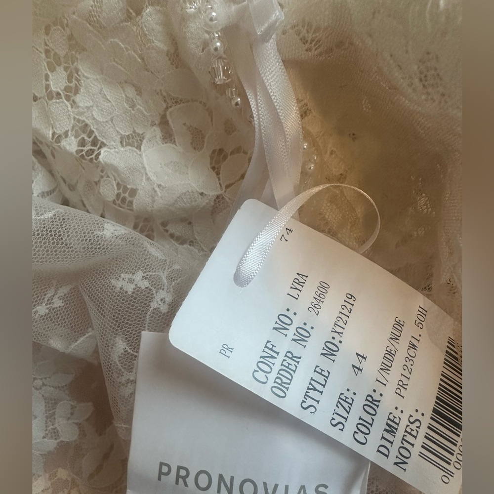 Pronovias Lyra wedding dress - Picture 11 of 13